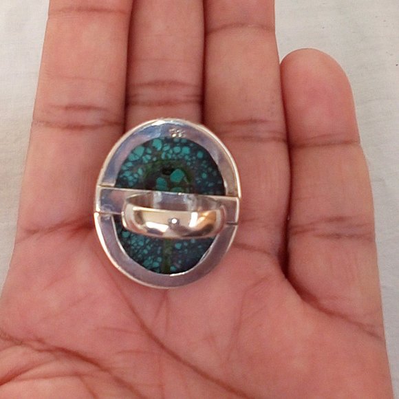 Sterling Silver Turquoise Oval Ring: Size (7) - Picture 8 of 12